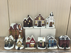 2025 Handmade 3D Traditional <strong>House</strong> with Snow Matte Finish <strong>Custom</strong> <strong>Resin</strong> <strong>Village</strong> <strong>Christmas</strong> Ornament Home Decor - Product Image 4