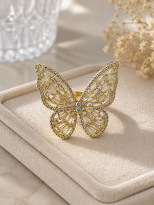 Anello Cocktail a Farfalla Placcato Oro 18K con Zirconia Cubica, Gioiello Glamour da Festa per Donne - Product Image 3