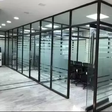 Design primordiale temperato vetro da pavimento a soffitto in alluminio divisorio insonorizzato per ufficio parete divisorio per ufficio