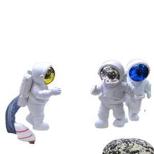 Ornements de Réservoir de Poissons Astronaute <span class=keywords><strong>Suspendu</strong></span> en Plastique Eau Flottant Micro Paysage <span class=keywords><strong>Aquarium</strong></span> Décorations Accessoires - Product Image 4