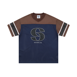 เสื้อยืดคอกว้างทรงโอเวอร์ไซส์สไตล์สตรีทแวร์สำหรับผู้ชายปี 2026 ลายบล็อกสีตัดต่อ แขนเสื้อลายทาง สไตล์เสื้อฟุตบอลย้อนยุค - Product Image 1