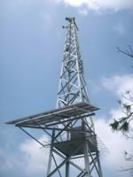 Tour de transmission en treillis d'acier angulaire de haute qualité pour projets de lignes aériennes haute tension de télécommunications électriques