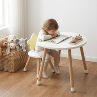 Ensemble Table et Chaise Montessori en Bois Lune et Étoile pour la Maison, le Bureau, l'École ou l'Hôtel – Bureau de Croissance pour Enfants de Maternelle et Préscolaire