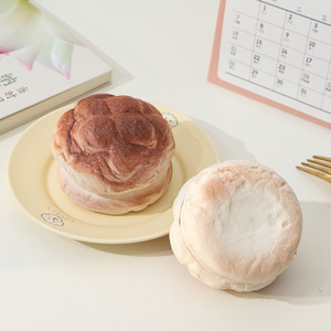 Jouet anti-stress en forme de gâteau en crème style Kawaii, jouet à presser mignon à remontée lente en PU pour enfants, vente en gros - Product Image 3