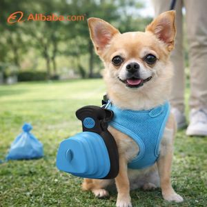 Ramasse-crottes portable pour chien avec distributeur de sacs, ramasse-crottes pliable pour l'extérieur, outil de nettoyage pour animaux de compagnie en voyage - Product Image 1
