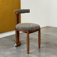 Nouvelles chaises de salle à manger de style chinois moderne, dossier ergonomique, design minimaliste, cadre en bois, coussins en lin pour hôtels et restaurants