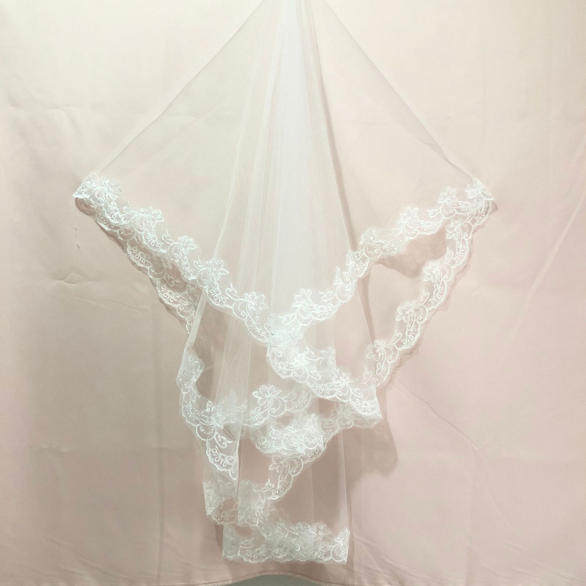 Off-white lace veil (3 meters)