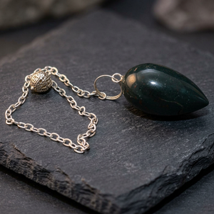 Pendules en pierre de sang |   Thème de l'amour en pierres précieuses sculptées |   Origine Gujarati |   Rozrincrystals.com |   Prix bas - Product Image 2