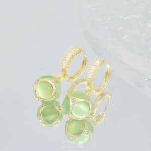 Pendientes de Piedra Ojo de Gato de Moda para Mujer, Diseño de Nicho Pequeño, Accesorios de Joyería de Aleación Versátiles - Product Image 1