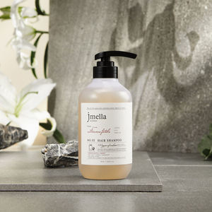 JMELLA IN FRANCE FEMME FATALE Champú para el Cabello 500ml Fragancia Lujosa Fórmula de Limpieza Suave para Suavizar y Dar Brillo al Cabello - Product Image 1