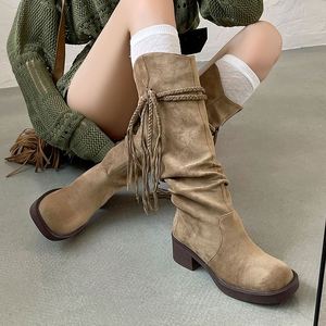 Bottes mi-hautes vintage pour femmes style western, collection automne-hiver 2025, design tendance avec franges, talons mi-hauts de 5 cm, à enfiler, pointure 40 - Product Image 3