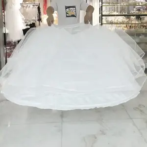 فستان زفاف منفوش أبيض عالي الجودة من المصنع معطف زفاف منفوش كبير بدانتيل فستان