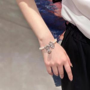 Nueva pulsera de alta gama con baño de oro, diseño de la emperatriz Vivienne, lazo, perla, Saturno, dulce y versátil, para mujer. - Product Image 3