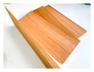 กระเบื้องหินอิฐสีแดงตะวันตกธรรมชาติเตาเผาแห้งเรียบไม้หัวใจที่ผ่านการบําบัดเม็ดแนวตั้งสําหรับหลังคาด้านนอก