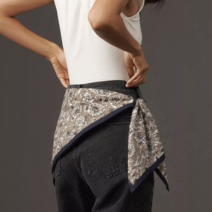 Écharpe carrée en soie classique à motif cachemire, écharpe triangulaire, bandana imprimé, foulard pour femmes, tendance et personnalisée - Product Image 1