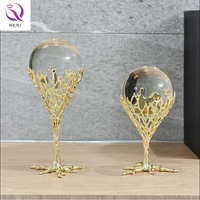 Ornements en métal modernes de style de luxe léger boule de cristal européenne décoration de salon décoration créative pour la maison