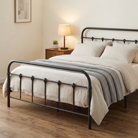 Vintage Metallbettgestell Queen-Size Antikes Eisenbettgestell Viktorianisches Dekoratives Kopfteil Plattformbett für Airbnb Apartment Hotel