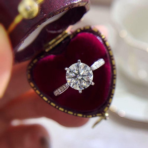 Anello Classico a Sei Punte con Zirconi per Donne, Elegante Gioiello Scintillante per le Dita - Product Image 1