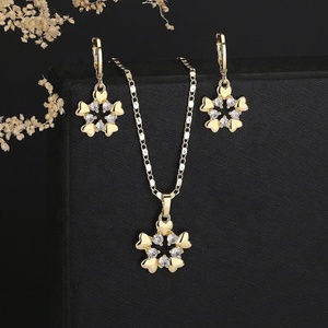 Parures de bijoux élégantes pour femmes en laiton plaqué or 18 carats avec zircon, boucles d'oreilles et colliers en forme de fleur, accessoires pour femmes - Product Image 5
