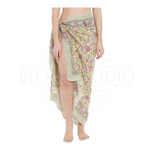 Sarong en coton jaune soleil imprimé à la main pour femme, léger, idéal comme paréo de bikini, pour la plage et les vacances d'été - Product Image 5