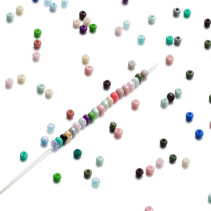 Cuentas de vidrio de colores de 2 mm, cuentas redondas sueltas para hacer pulseras, accesorios de joyería DIY al por mayor - Product Image 4