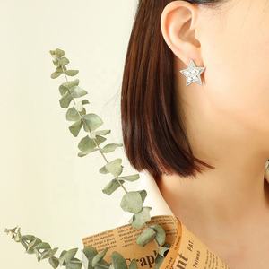 Pendientes de Acero Inoxidable Chapados en Oro con Estrella de Cinco Puntas Tridimensional, Elegantes y de Moda Retro Francesa - Product Image 6