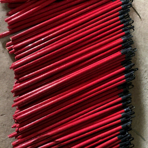 Escoba de diseño básico a cuadros rojos, la más vendida, con mango de madera de eucalipto duradero y cerdas de PVC, de fábrica de Hanói, para uso doméstico. - Product Image 5