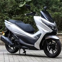 Moto Haojue UHR150 Cruiser avec moteur sans balais 150cc, modèle de tourisme Majesty T3 JYM125T-3A, avec pédalier large et support