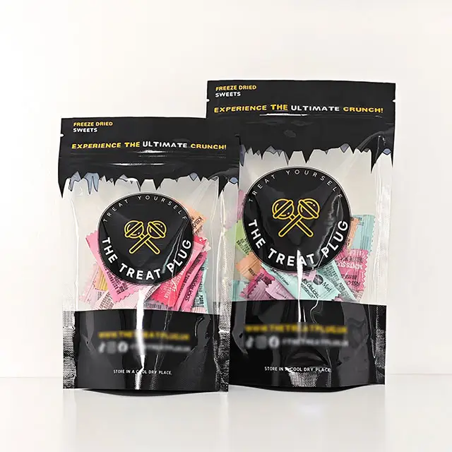 Emballage de sachets de bonbons lyophilisés imprimés personnalisés pochette refermable noire pour animaux de compagnie/pe debout sac en plastique avec fenêtre transparente