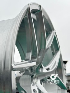 Jante en Alliage d'Aluminium Forgé Monobloc Multi-Branches 16-26 Pouces 5x112 5x114.3 5x120 avec Moyeu et Finition Polie 8J 30 pour Voitures Audi - Product Image 5
