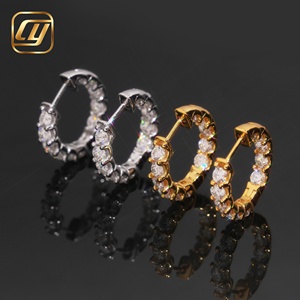 Boucles d'oreilles créoles inversées en argent sterling S925 entièrement pavées de moissanite VVS, style Huggie rond glacé, testées au diamant - Product Image 1