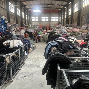Vestiti invernali prezzo all'ingrosso cappotti spessi donna giacca a vento soprabiti mano chilo <span class=keywords><strong>abbigliamento</strong></span> usato - Product Image 4