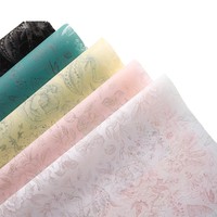 Papier d'emballage coréen imperméable en gros, papier d'emballage pour fleurs imperméable pour la Saint-Valentin, papier d'emballage plastique mat