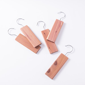 Planche en bois de cèdre rouge sur mesure, réutilisable, de forme rectangulaire, décoration d'intérieur avec crochet - Product Image 1