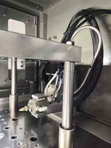 Équipement de moulage par extrusion à vis basse pression pour connecteurs de faisceaux de câbles électroniques industriels - Product Image 4