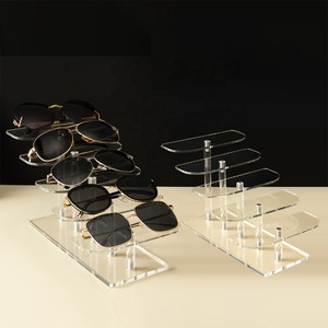 Espositore in Acrilico a Quattro Livelli per Occhiali da Sole, Organizzatore Multilivello, Scaffale da Tavolo per Casa e Ufficio - Product Image 6