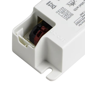 Диммируемый светодиодный драйвер 25V-42V DC постоянный ток <span class=keywords><strong>700mA</strong></span> 18W Пластиковый корпус для светодиодного освещения AC-DC передачи энергии светодиодный драйвер - Product Image 2