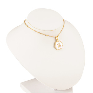Collar con Colgante Hexagonal de Acero Inoxidable con Baño de Oro PVD e Inicial |   Joyería Personalizada con Incrustaciones de Concha Blanca, Impermeable e Hipoalergénica - Product Image 6