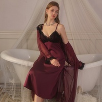Gaun Tidur Wanita Sutra Satin Halus dengan Logo Kustom Pabrik, Berenda, Cup Terpasang, Model Cami Panjang, Dilengkapi Jubah Selimut, Set Dua Potong untuk Bersantai