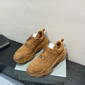 รองเท้าผ้าใบผู้ชายดีไซน์สปอร์ตคุณภาพสูง ระบายอากาศได้ดีด้วยผ้าตาข่าย พื้นรองเท้าหนังแท้ บุด้วยผ้าฝ้าย ให้ความสบาย - Product Image 2