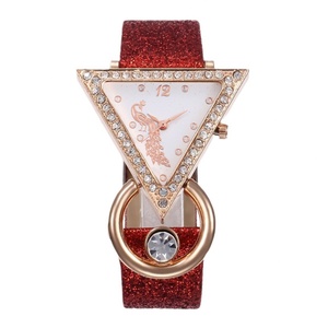 Nuevo Reloj de Pulsera de Moda para Mujer con Esfera de Pavo Real de Cuero Esmerilado con Incrustaciones de Diamantes en Triángulo Invertido, Conjunto de Joyería Casual Transfronterizo de Gran Demanda - Product Image 6