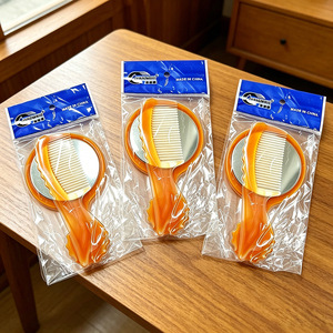Set de Maquillaje Portátil con Peine y Espejo, Set de Dos Piezas, Pequeño Peine de Plástico y Espejo de Maquillaje - Product Image 1