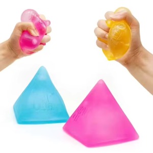 Jouet anti-stress compressible en forme de pyramide en maltose, jouet de décompression très populaire, jouet sensoriel en caoutchouc durable de poche, cadeau durable - Product Image 1