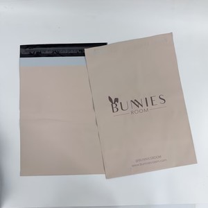 Bolsa de Envío de Poliéster Mate Color Beige Durazno de 12x16 Pulgadas con Impresión de Logotipo Personalizado, Impermeable y Autoadhesiva para Ropa - Product Image 2