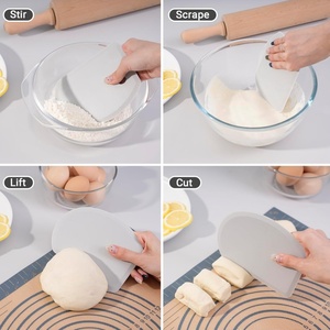Raspador de silicona de grado alimenticio para encimera, con borde curvo y flexible, juego de 2, gris y naranja - Product Image 5