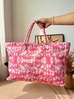 Sac fourre-tout en toile camouflage à ouverture supérieure avec logo personnalisé, soufflet latéral et base pour coffrets cadeaux d'abonnement de studio de yoga