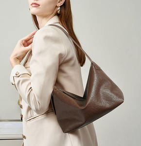 Sac Hobo Femme en Cuir Véritable Personnalisé Classique Bandoulière Fermeture Éclair Étanche Mode Bonbons Chaînes Simples - Product Image 3