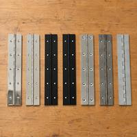 Charnière de piano continue OEM personnalisée en acier inoxydable, trous échelonnés pré-percés, finition noir mat brossé pour porte ou couvercle