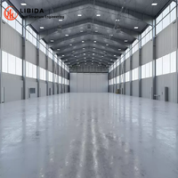 Entrepôts préfabriqués en structure métallique, accessibles aux chariots élévateurs, pour le stockage de marchandises palettisées avec allées larges