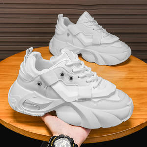 Chaussures d'été unies grande taille pour hommes, tendance <span class=keywords><strong>TikTok</strong></span>, nouvelles chaussures de sport polyvalentes pour papa, style célébrité internet - Product Image 1